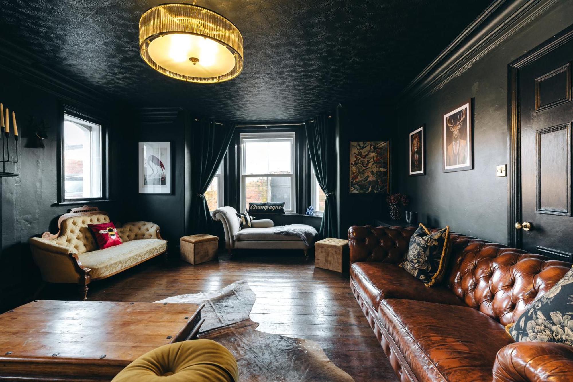 House With A Cinema And Games Room, Sleeps 17 Шрусбери Экстерьер фото